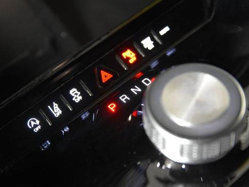 Used 2024 Jeep Wagoneer L Series II image 32