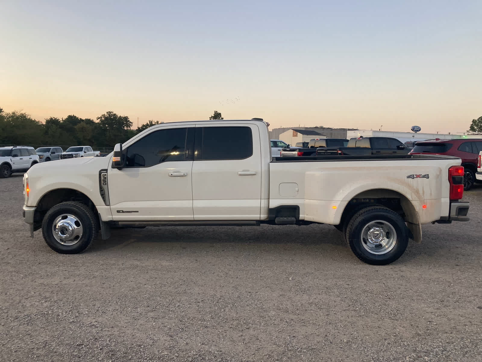 Used 2023 Ford F350 Lariat w/ Lariat Ultimate Package AWD/4WD image 3