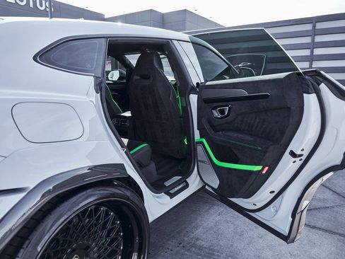 Used 2024 Lamborghini Urus Performante AWD/4WD image 35