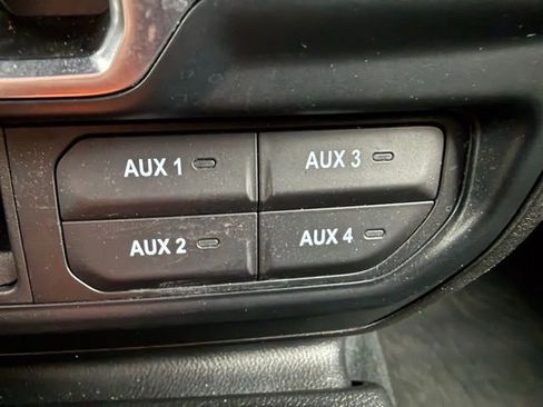 Used 2024 Jeep Wrangler Sport S image 29