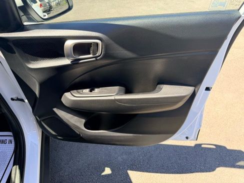 Used 2020 Hyundai Venue SEL FWD image 16