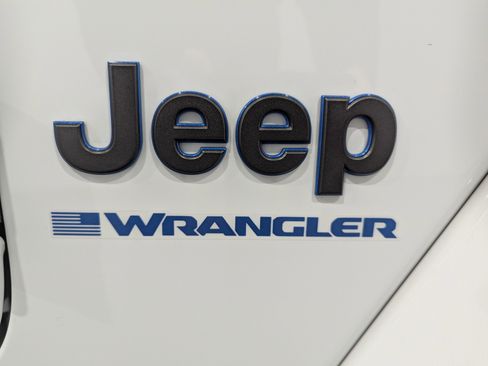 Used 2025 Jeep Wrangler Unlimited Sahara image 8