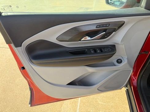 Used 2022 GMC Terrain SLT image 12