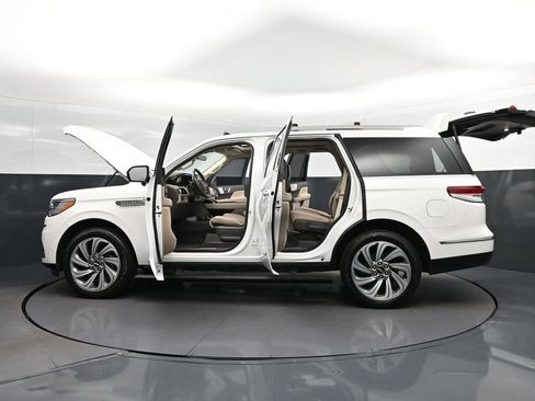 Used 2023 Lincoln Navigator Reserve AWD/4WD image 46