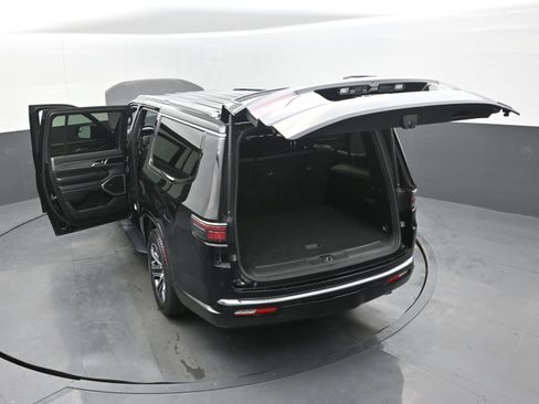 Used 2024 Jeep Wagoneer L Series II RWD image 44