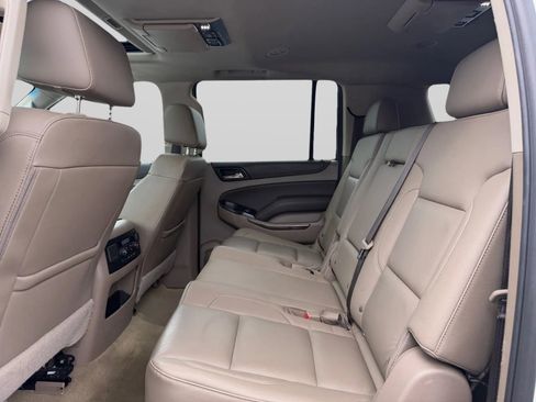 Used 2018 Chevrolet Suburban LT RWD image 28
