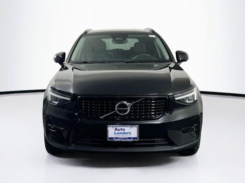 Used 2023 Volvo XC40 B5 Plus w/ Driver Assist Package image 2