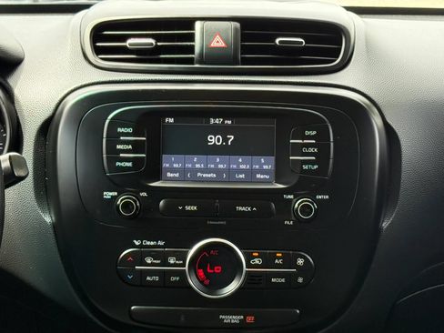 Used 2017 Kia Soul + w/ Designer's Package FWD image 9