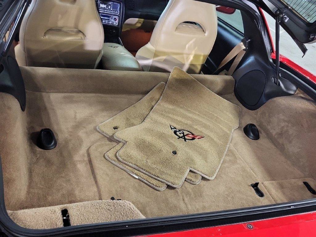 Used 2001 Chevrolet Corvette Coupe w/ Preferred Equipment Group2 RWD image 15