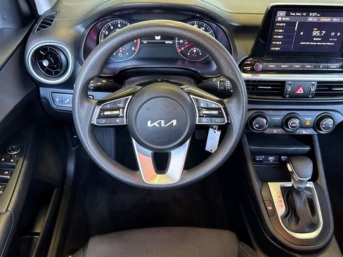 Used 2023 Kia Forte LXS w/ LXS Technology Package image 13