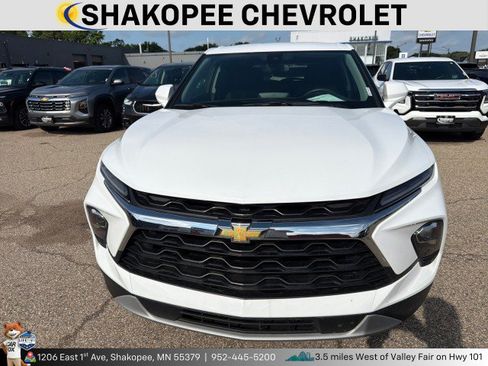 Used 2025 Chevrolet Blazer LT AWD/4WD image 2