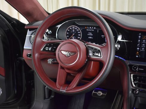 Used 2023 Bentley Flying Spur V8 image 4