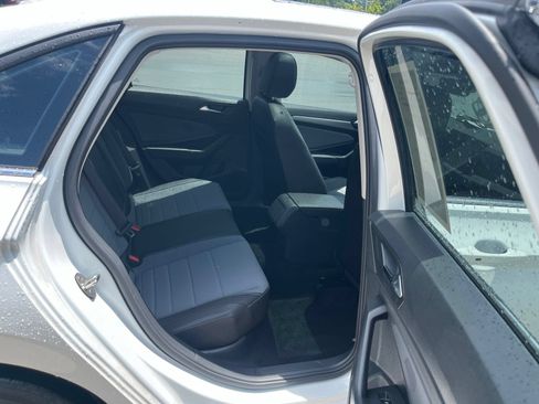Certified 2025 Volkswagen Jetta SE FWD image 30