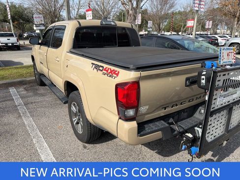 Used 2019 Toyota Tacoma TRD Sport image 6