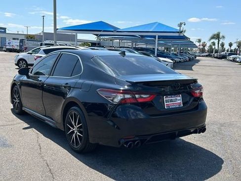 Used 2022 Toyota Camry SE FWD image 5