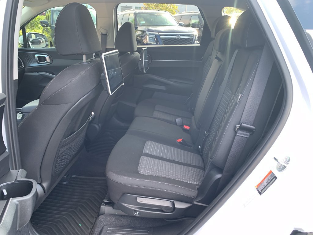 Used 2025 Kia Sorento LX FWD image 14