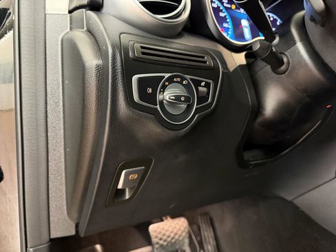 Used 2021 Mercedes-Benz GLC 300 4MATIC image 17