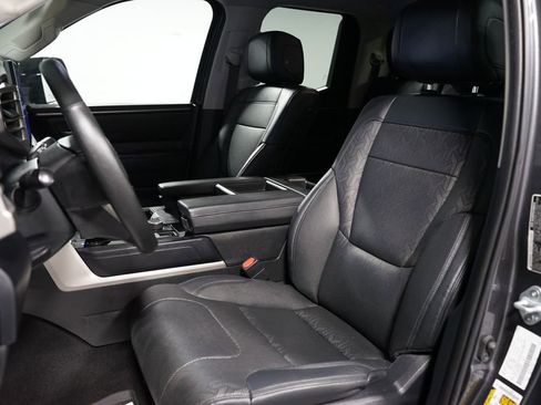 Used 2022 Toyota Tundra SR5 w/ SR5 Premium Package image 28