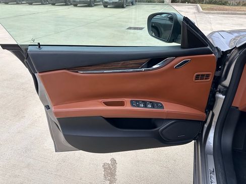 Used 2018 Maserati Quattroporte S image 9