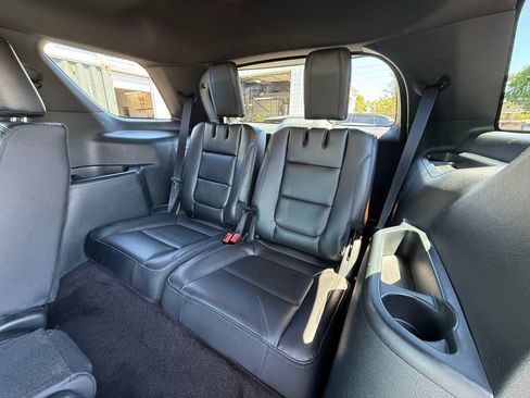 Used 2018 Ford Explorer XLT w/ Equipment Group 202A AWD/4WD image 24