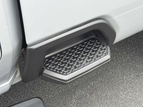 Used 2023 GMC Sierra 3500 SLT w/ SLT Premium Package image 40