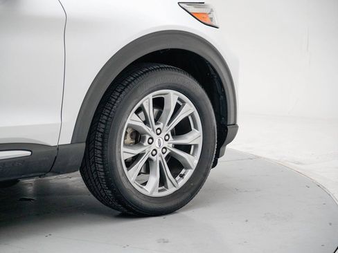 Used 2023 Ford Explorer Limited AWD/4WD image 11