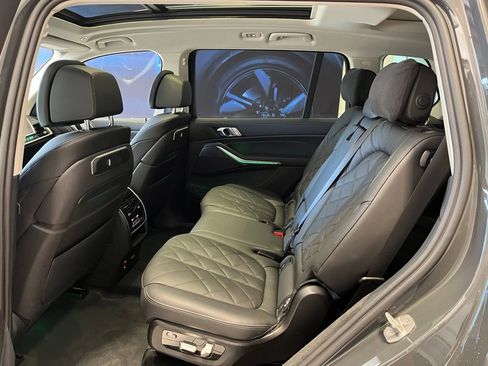Used 2023 BMW X7 xDrive40i w/ Parking Assistance Package AWD/4WD image 19