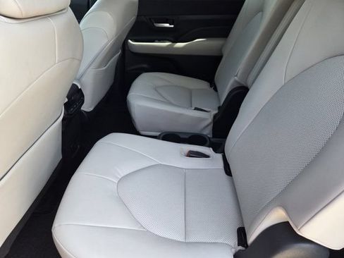 Used 2024 Toyota Grand Highlander AWD image 30