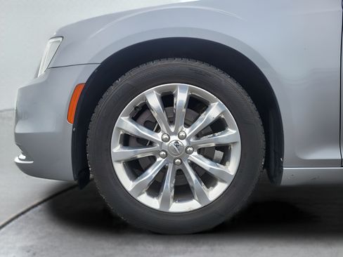 Used 2017 Chrysler 300 C AWD/4WD image 18