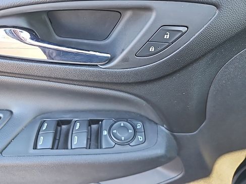 Used 2020 Chevrolet Equinox LT image 10