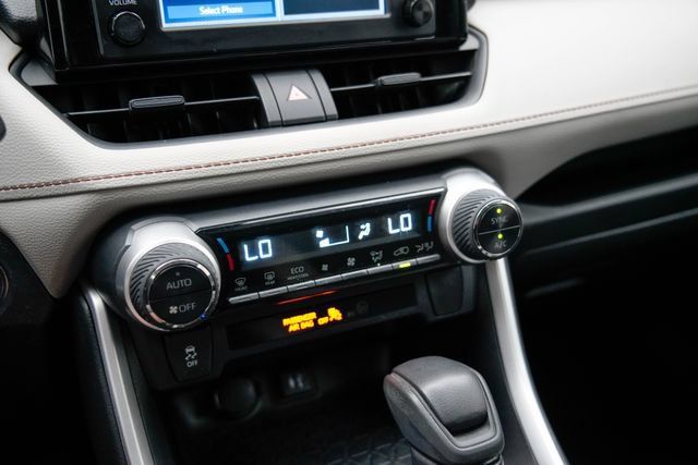 Used 2019 Toyota RAV4 XLE w/ Carpet Mat Package AWD/4WD image 22