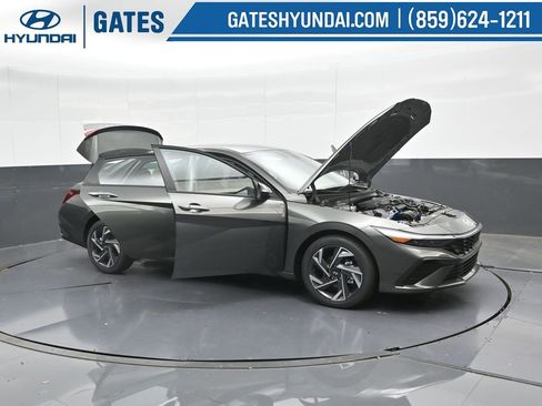 Used 2025 Hyundai Elantra Sport image 51