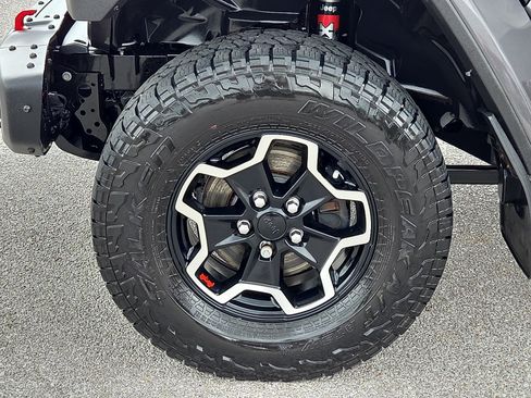 Used 2022 Jeep Gladiator Rubicon w/ LED Lighting Group AWD/4WD image 7