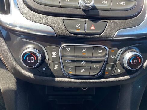 Used 2022 Chevrolet Equinox Premier image 20