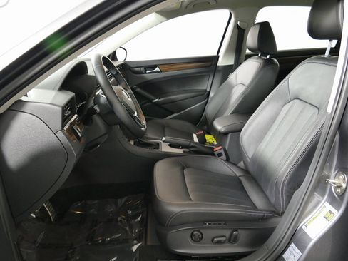 Used 2020 Volkswagen Passat 2.0T SEL image 13