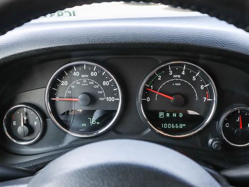 Used 2018 Jeep Wrangler Unlimited Sahara AWD/4WD image 30