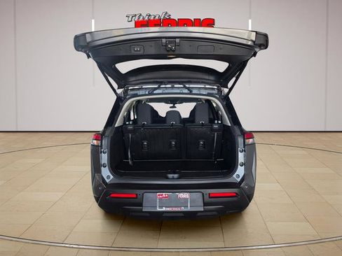 Used 2025 Nissan Pathfinder SV image 9