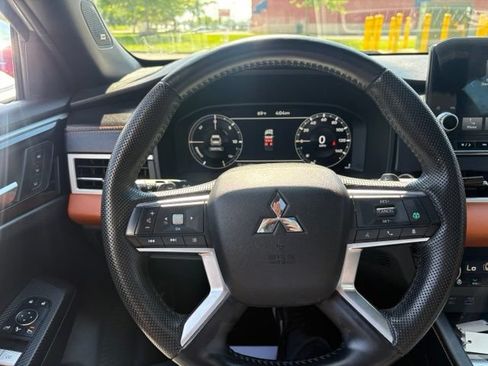 Used 2023 Mitsubishi Outlander SEL AWD/4WD image 13