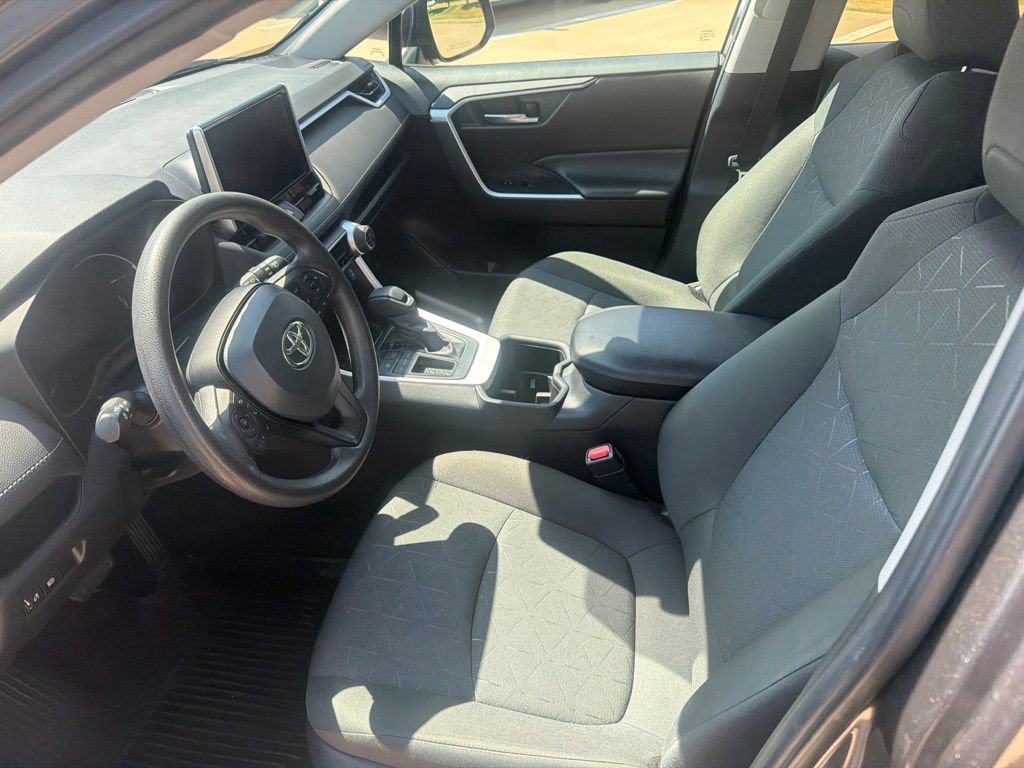Used 2024 Toyota RAV4 XLE FWD image 16
