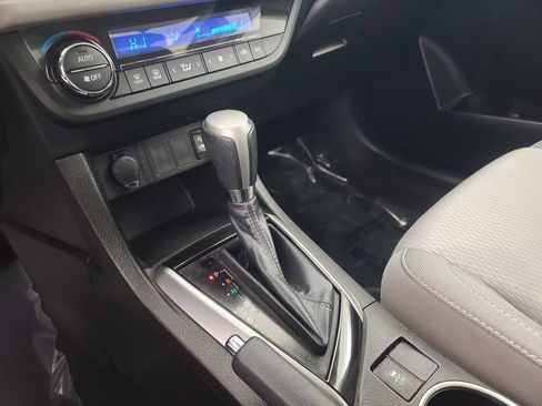 Used 2015 Toyota Corolla LE image 35