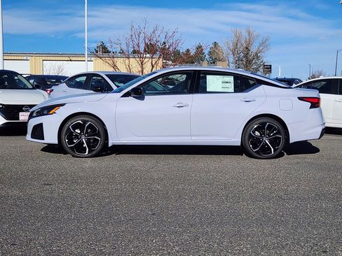 New 2025 Nissan Altima 2.5 SR image 2