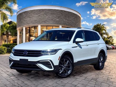 Used 2022 Volkswagen Tiguan SE FWD image 1