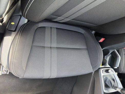 Used 2025 Hyundai Venue SEL FWD image 15