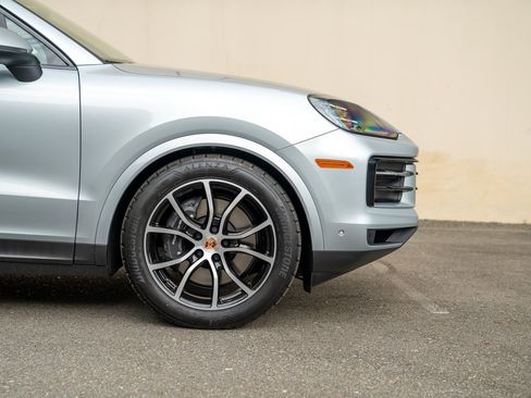 Certified 2025 Porsche Cayenne Coupe AWD/4WD image 9