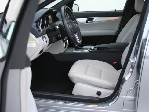 Used 2013 Mercedes-Benz C 300 Sport image 28
