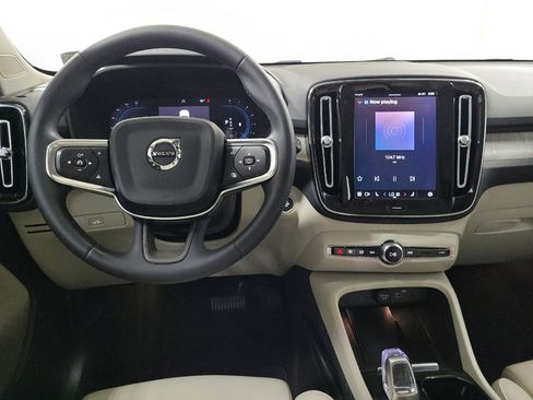 Used 2023 Volvo XC40 B4 Ultimate FWD image 22