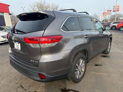 Used 2019 Toyota Highlander XLE AWD/4WD image 7