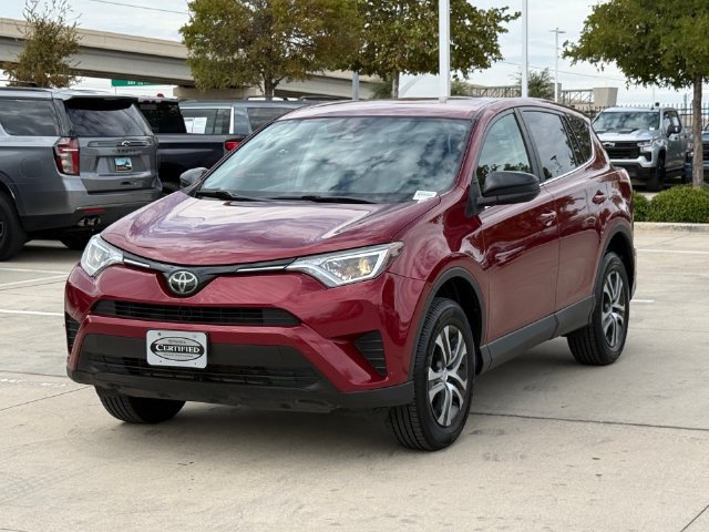 Used 2018 Toyota RAV4 LE FWD image 8