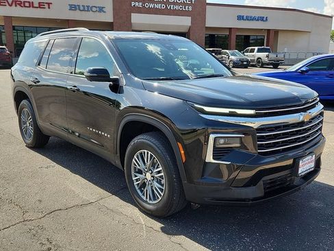 Used 2025 Chevrolet Traverse LT w/ Driver Confidence Package FWD image 6