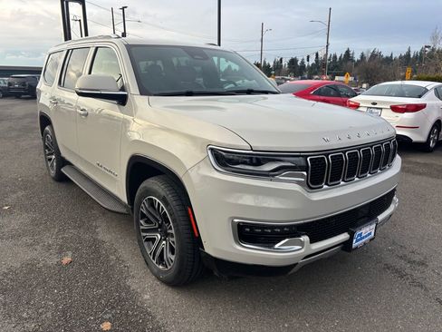 Used 2022 Jeep Wagoneer Series III w/ Flexible Seating Group image 3